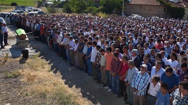 Demokrasi şehitleri son yolculuğuna uğurlandı 1