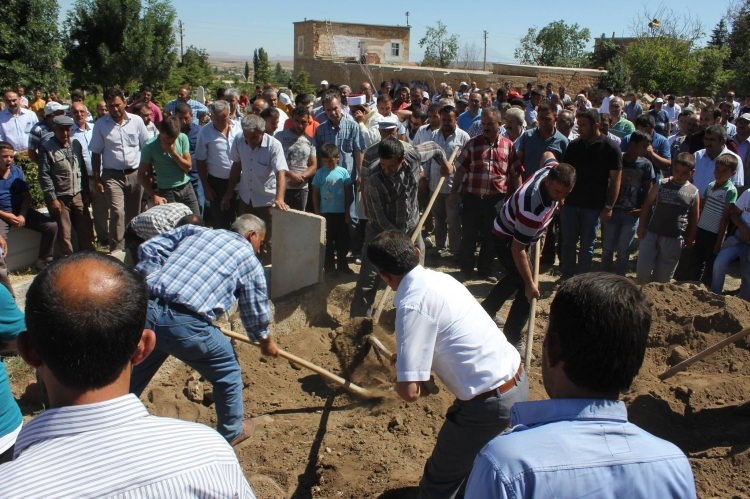 Demokrasi şehitleri son yolculuğuna uğurlandı 17