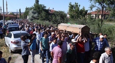 Demokrasi şehitleri son yolculuğuna uğurlandı 3