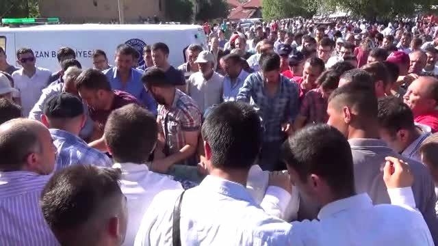 Demokrasi şehitleri son yolculuğuna uğurlandı 7