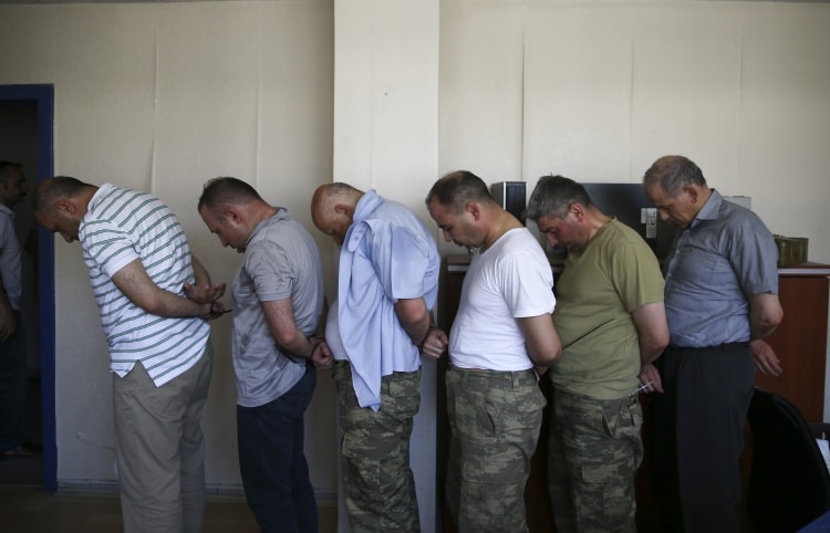 Darbeci üst düzey komutanlardan ilk fotoğraflar 37