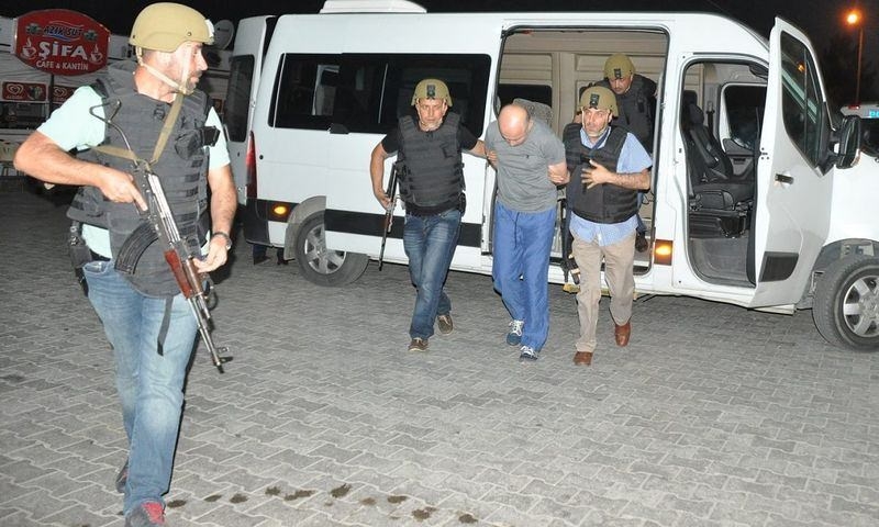 Yunanistan'a kaçan darbeciler Adliye'ye böyle geldiler 67