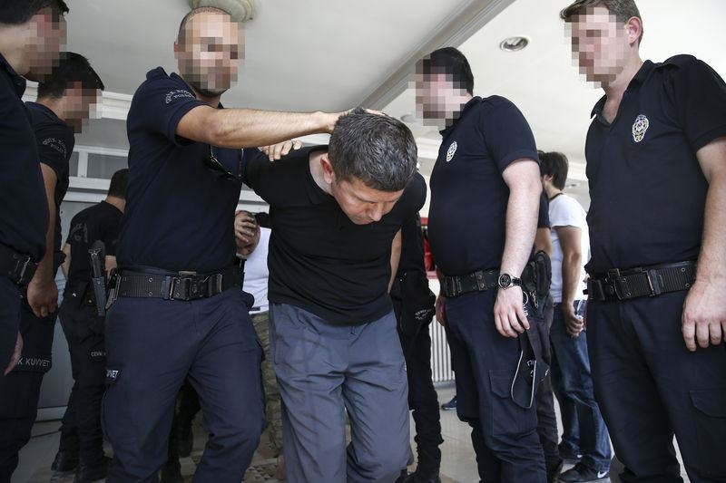 Yunanistan'a kaçan darbeciler Adliye'ye böyle geldiler 79