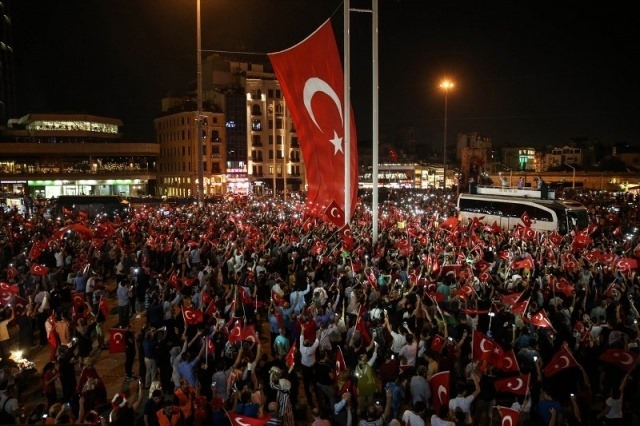 Meydanlar doldu, nöbet sabaha kadar sürdü 102