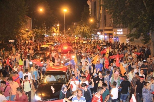 Meydanlar doldu, nöbet sabaha kadar sürdü 103