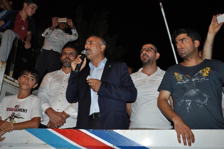 Meydanlar doldu, nöbet sabaha kadar sürdü 108