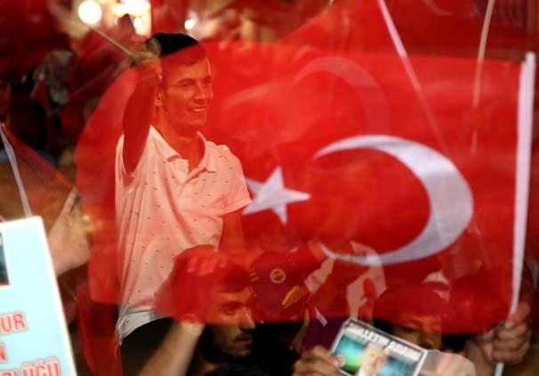 Meydanlar doldu, nöbet sabaha kadar sürdü 115