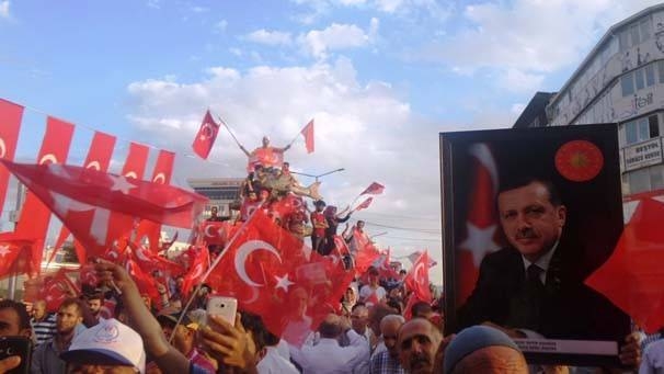 Meydanlar doldu, nöbet sabaha kadar sürdü 117