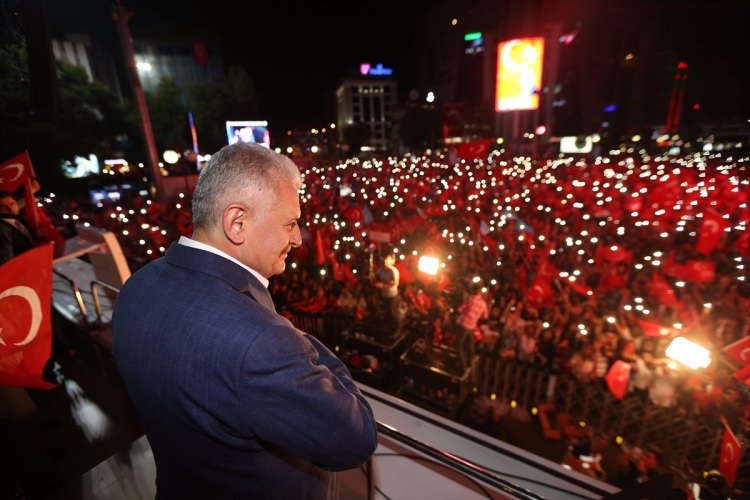 Meydanlar doldu, nöbet sabaha kadar sürdü 12