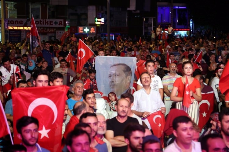 Meydanlar doldu, nöbet sabaha kadar sürdü 13