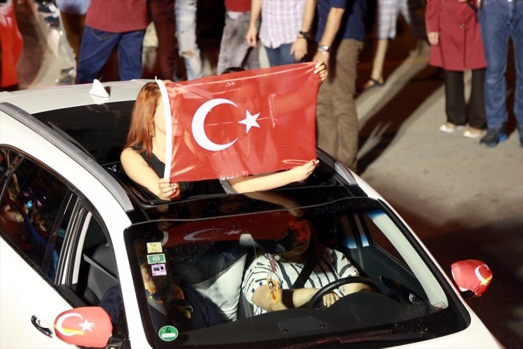 Meydanlar doldu, nöbet sabaha kadar sürdü 132