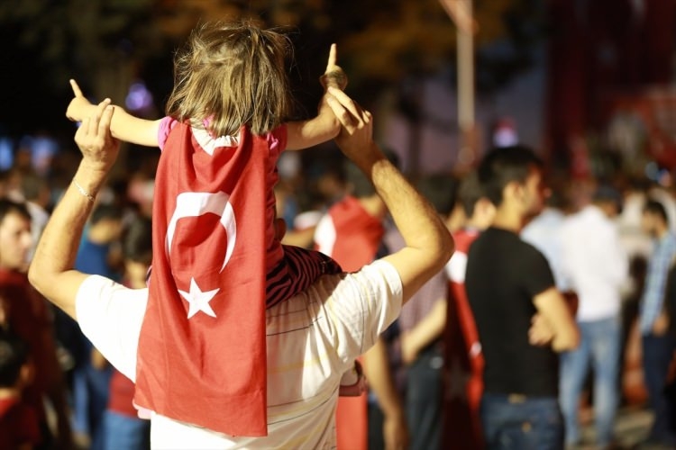 Meydanlar doldu, nöbet sabaha kadar sürdü 137