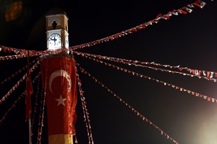 Meydanlar doldu, nöbet sabaha kadar sürdü 139