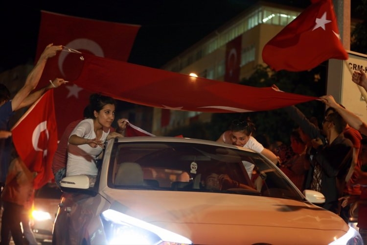 Meydanlar doldu, nöbet sabaha kadar sürdü 140