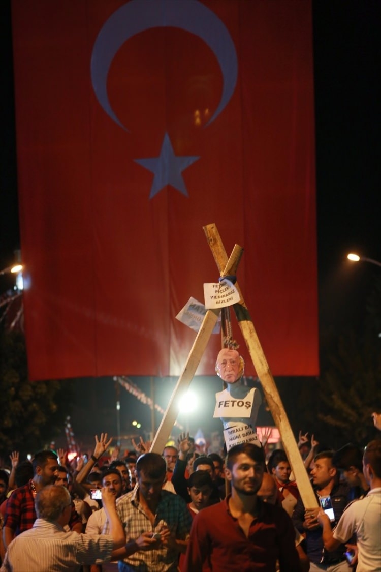 Meydanlar doldu, nöbet sabaha kadar sürdü 141