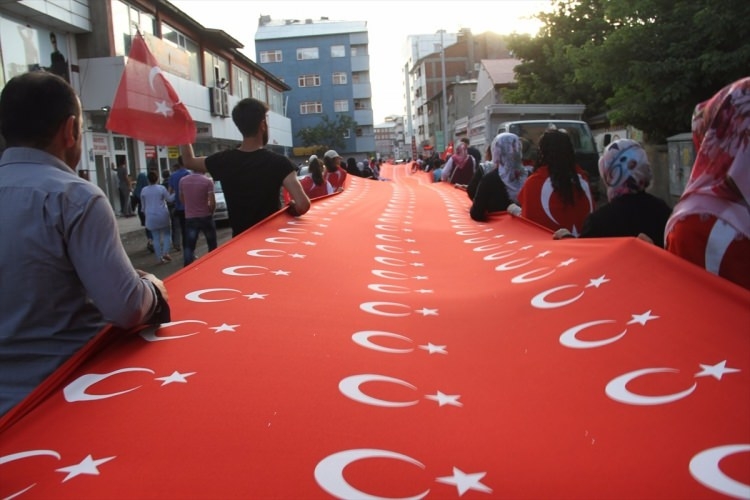 Meydanlar doldu, nöbet sabaha kadar sürdü 144