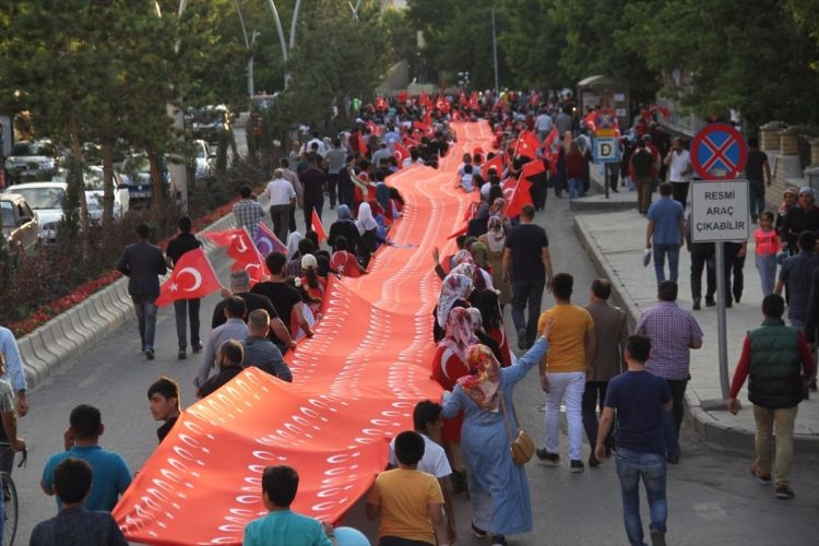 Meydanlar doldu, nöbet sabaha kadar sürdü 145