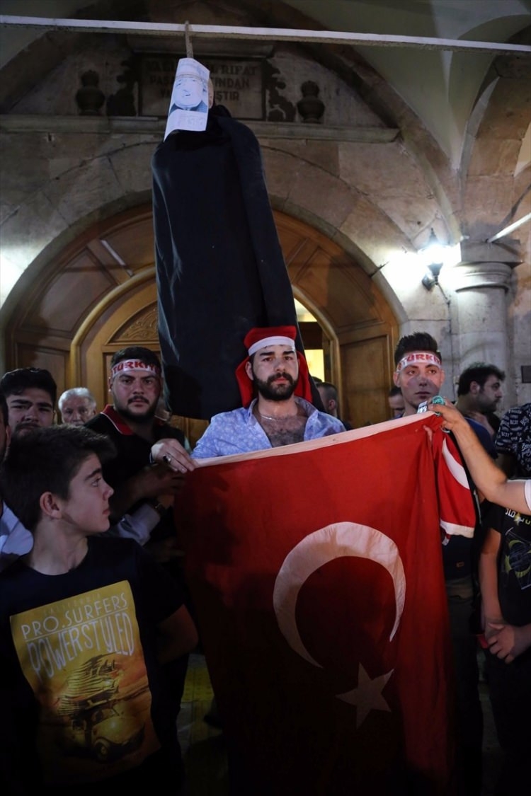 Meydanlar doldu, nöbet sabaha kadar sürdü 147