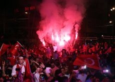 Meydanlar doldu, nöbet sabaha kadar sürdü 15