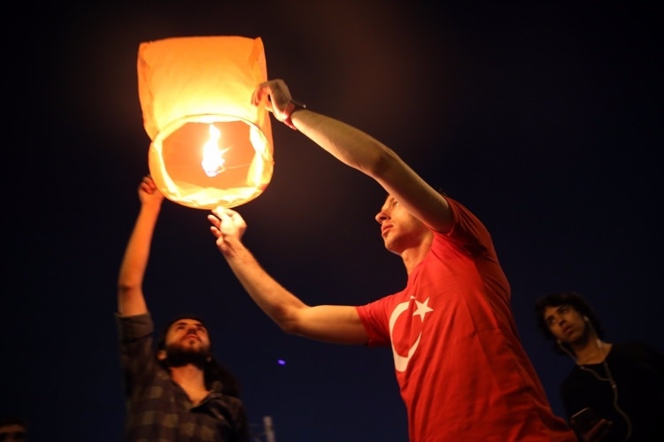 Meydanlar doldu, nöbet sabaha kadar sürdü 151