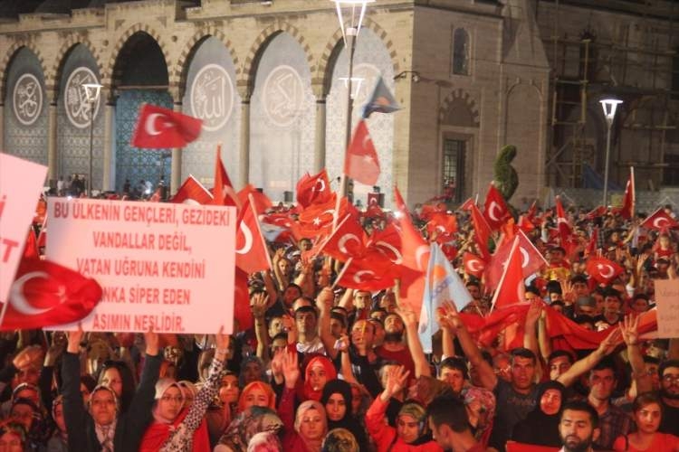 Meydanlar doldu, nöbet sabaha kadar sürdü 153