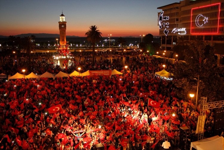Meydanlar doldu, nöbet sabaha kadar sürdü 154