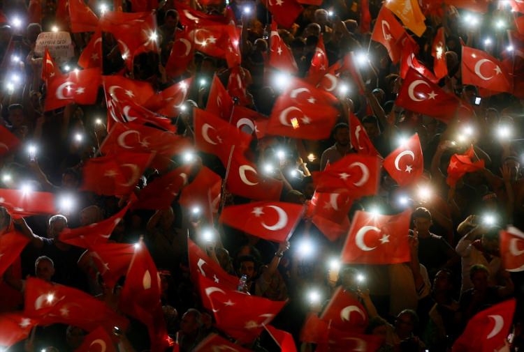 Meydanlar doldu, nöbet sabaha kadar sürdü 156