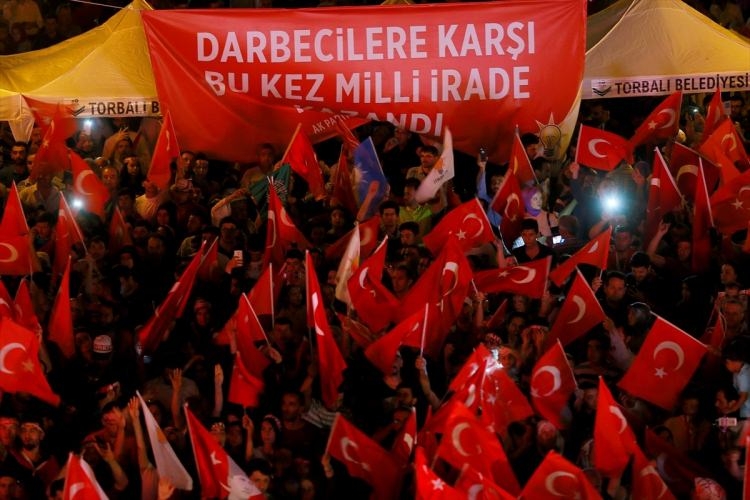 Meydanlar doldu, nöbet sabaha kadar sürdü 157