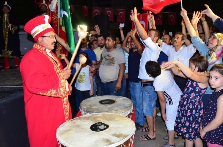 Meydanlar doldu, nöbet sabaha kadar sürdü 16