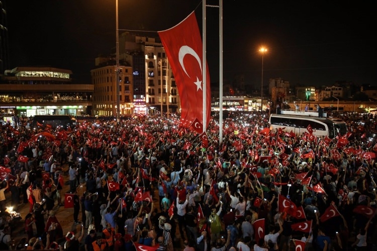 Meydanlar doldu, nöbet sabaha kadar sürdü 163