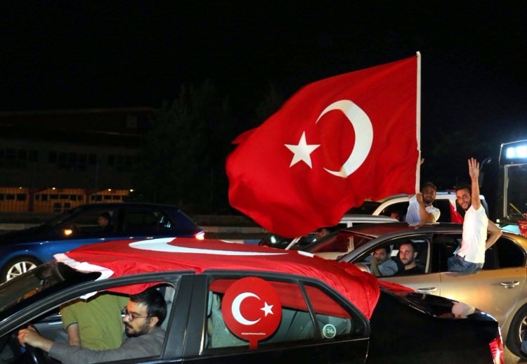 Meydanlar doldu, nöbet sabaha kadar sürdü 168