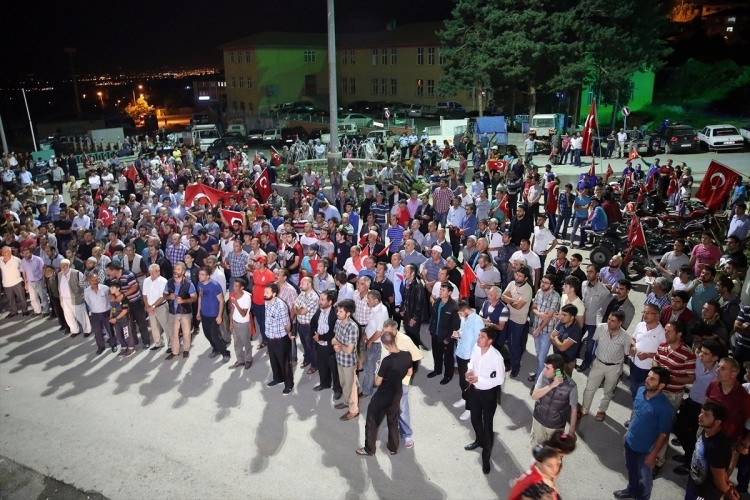 Meydanlar doldu, nöbet sabaha kadar sürdü 17