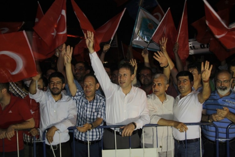 Meydanlar doldu, nöbet sabaha kadar sürdü 20