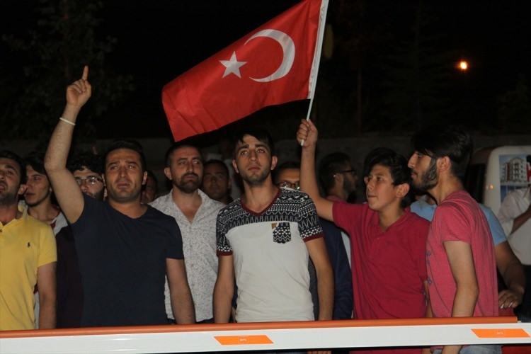 Meydanlar doldu, nöbet sabaha kadar sürdü 23