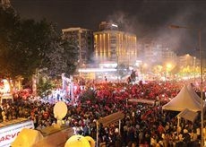 Meydanlar doldu, nöbet sabaha kadar sürdü 24