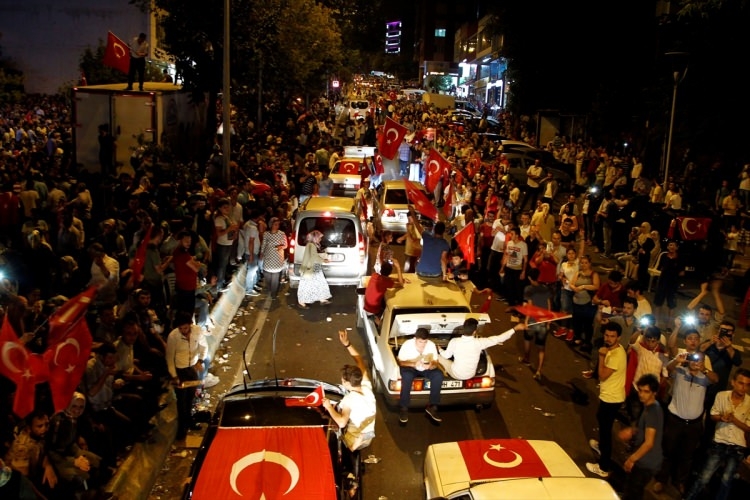 Meydanlar doldu, nöbet sabaha kadar sürdü 31