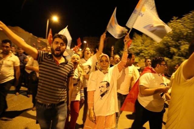 Meydanlar doldu, nöbet sabaha kadar sürdü 37