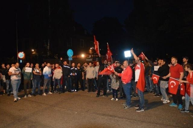 Meydanlar doldu, nöbet sabaha kadar sürdü 38