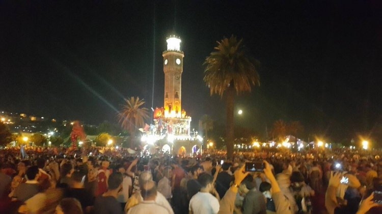 Meydanlar doldu, nöbet sabaha kadar sürdü 41