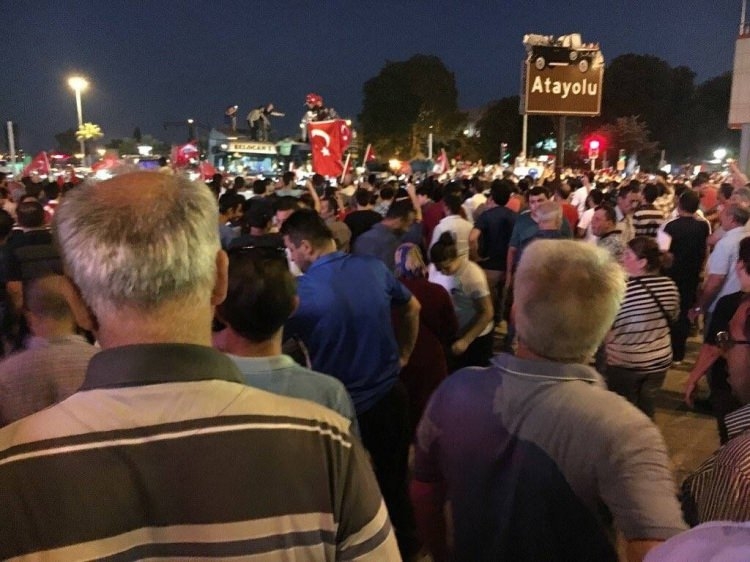 Meydanlar doldu, nöbet sabaha kadar sürdü 42