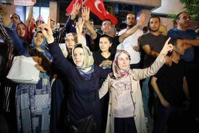 Meydanlar doldu, nöbet sabaha kadar sürdü 43