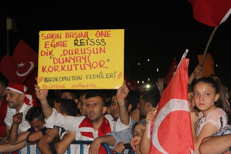 Meydanlar doldu, nöbet sabaha kadar sürdü 48