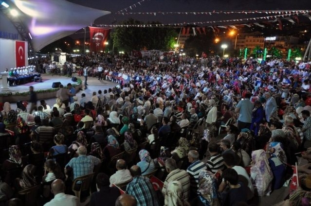 Meydanlar doldu, nöbet sabaha kadar sürdü 51