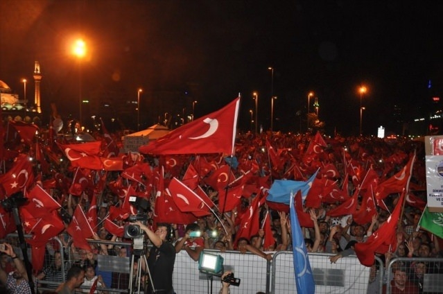 Meydanlar doldu, nöbet sabaha kadar sürdü 58