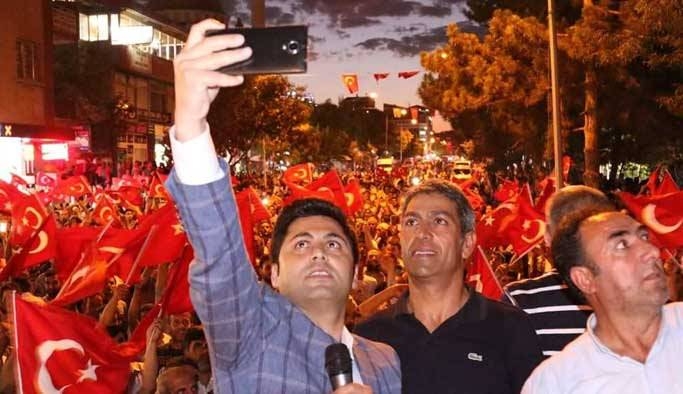 Meydanlar doldu, nöbet sabaha kadar sürdü 60