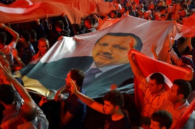 Meydanlar doldu, nöbet sabaha kadar sürdü 63