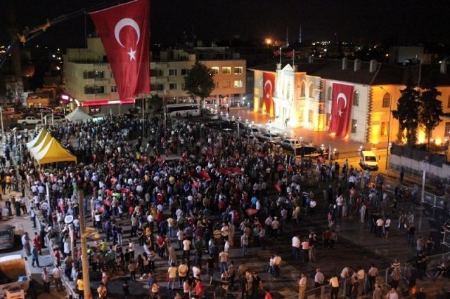 Meydanlar doldu, nöbet sabaha kadar sürdü 65