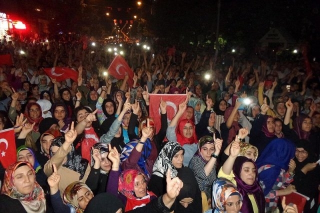 Meydanlar doldu, nöbet sabaha kadar sürdü 66