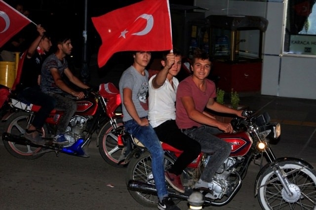 Meydanlar doldu, nöbet sabaha kadar sürdü 70