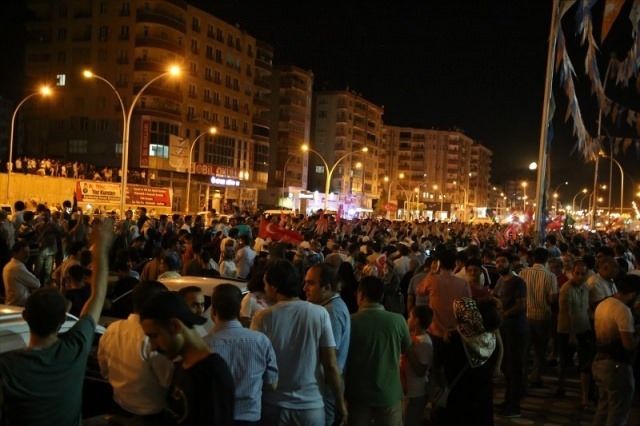 Meydanlar doldu, nöbet sabaha kadar sürdü 71